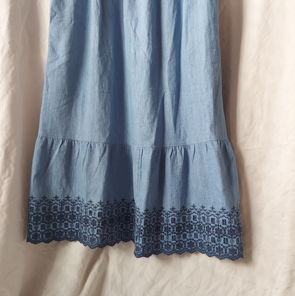 NWT Medium Wash Midi Embroidered Folk Dress - Picture 6 of 8